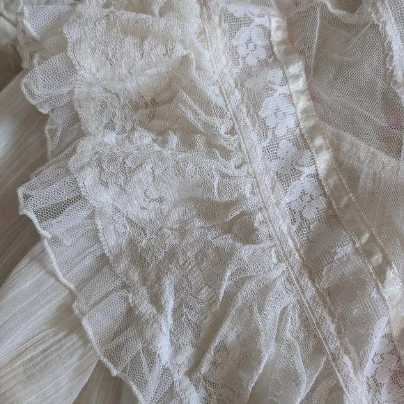 Delicate White Ruffle Lace Button-Up Blouse - Picture 6 of 9